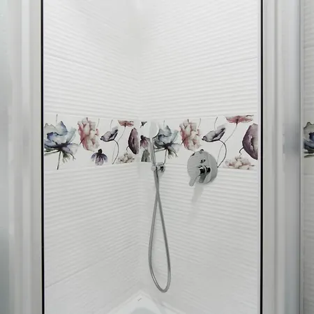 On Deribasovskaya 4* 오데사