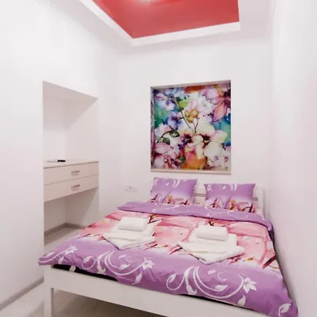 Ξενοδοχείο On Deribasovskaya 4*