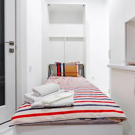 On Deribasovskaya 4*