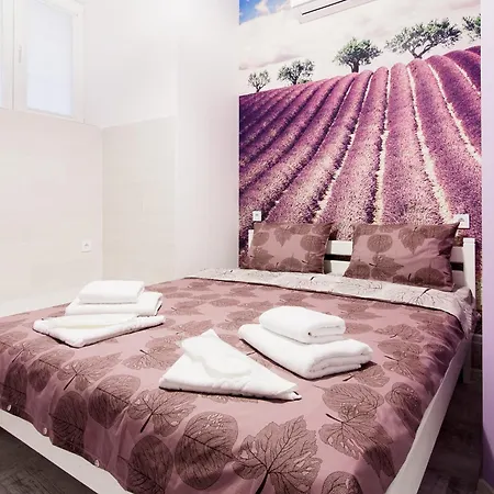 호텔 On Deribasovskaya 4*